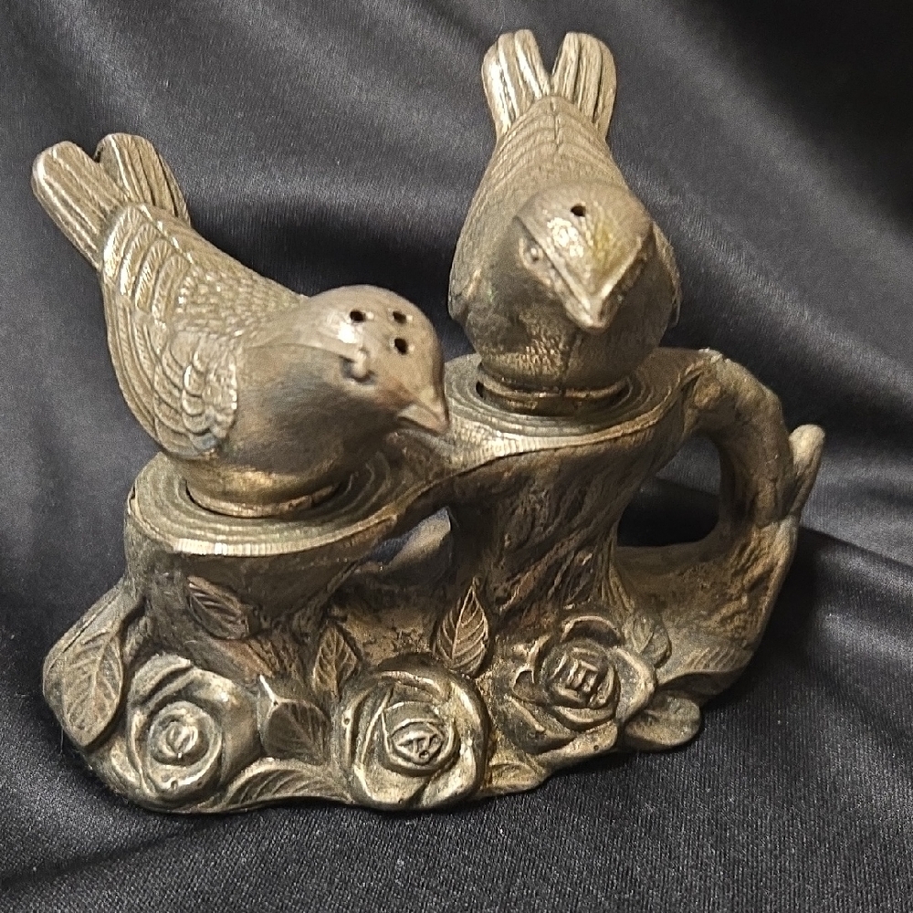 Decorative Bird Salt and Pepper Shaker Set